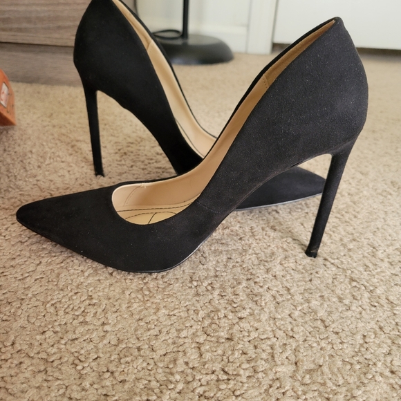 Rouge Helium Pumps - Picture 2 of 5